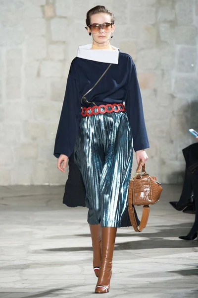 Look 27